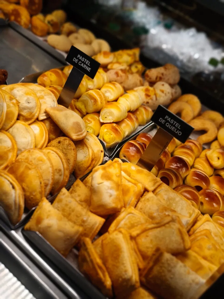 Pastéis de carne, queijo e enroladinhos